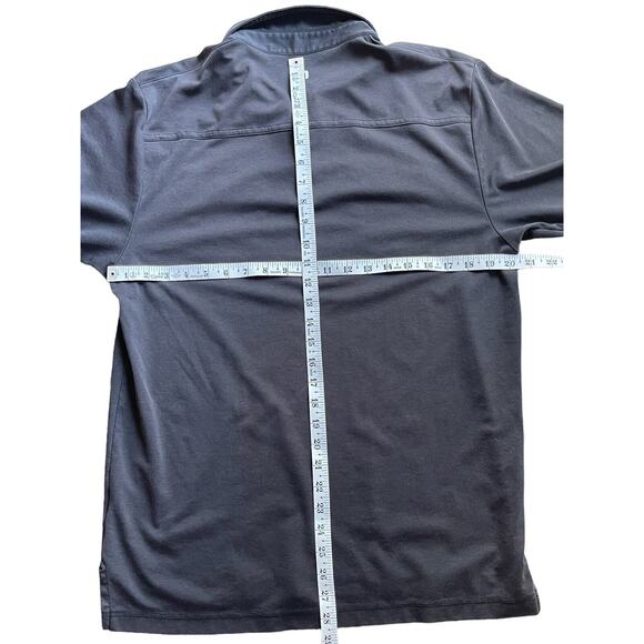 Travis Mathew Polo Shirt Men’s L Short Sleeve Golf Black Pima Cotton Braille Art - Picture 8 of 8